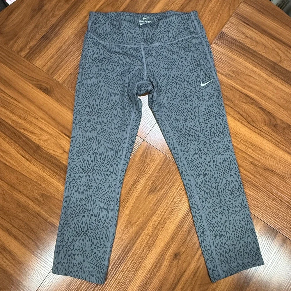 Nike Dri-FIT Womens Grey Black Abstract Print Cropped Leggings Size M